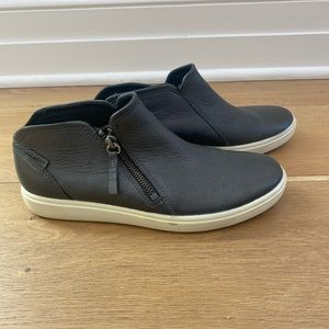 Ecco Soft Low Cut Zip Booties Size 7 (EU 38) extra width Black Metallic